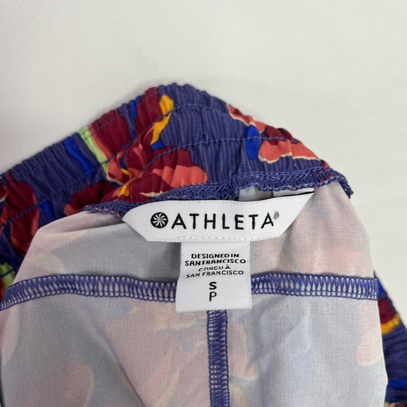 The Athleta Crossroads Women's Floral Purple Shorts Size Small - Picture 2 of 5